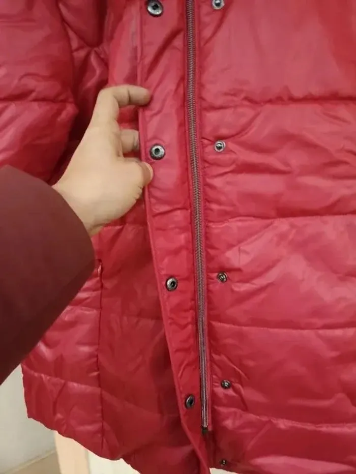 Blouson rouge à capuche taille 38/40 taille S - photo numéro 3