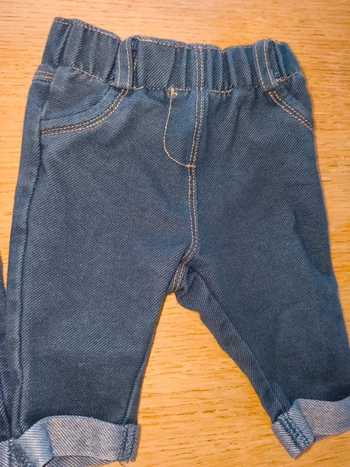 Lot de jean 1 mois Kiabi excellent état pratique legging - photo numéro 3