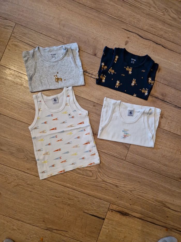Lot 4 t-shirts sans manches 3 ans