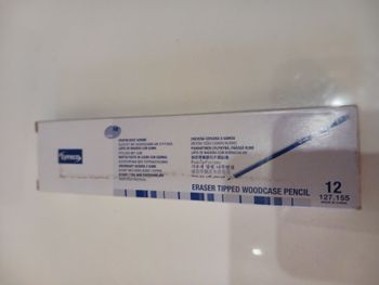 boite de 8 crayons à papier avec gomme neuf Lyreco (boite ouverte)