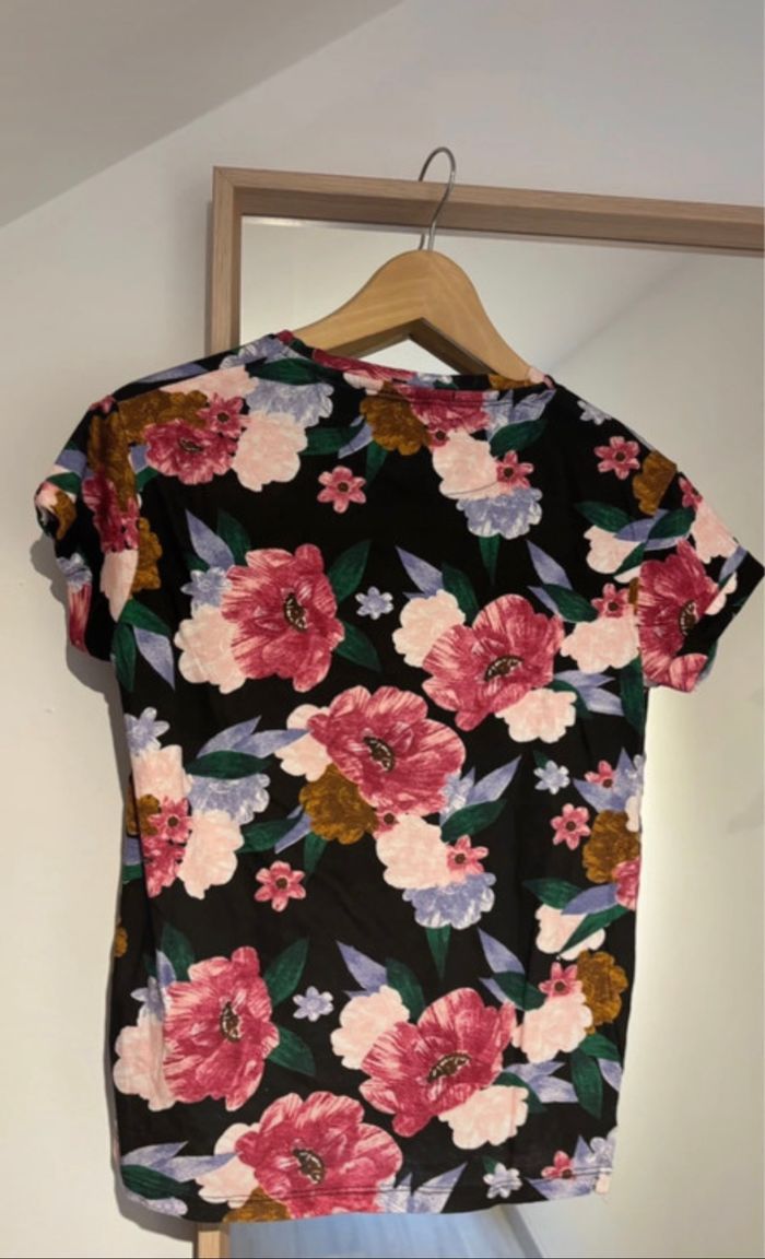 Tee shirt fleuri stradivarius taille S - photo numéro 4