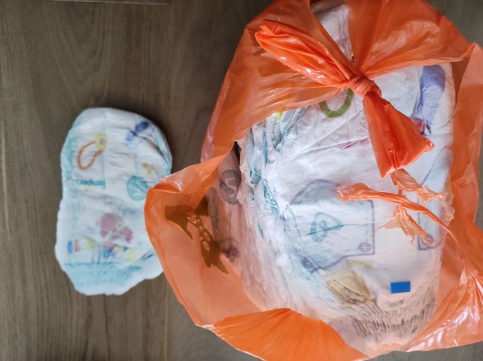 Couchez Pampers taille 5 pans - photo numéro 2