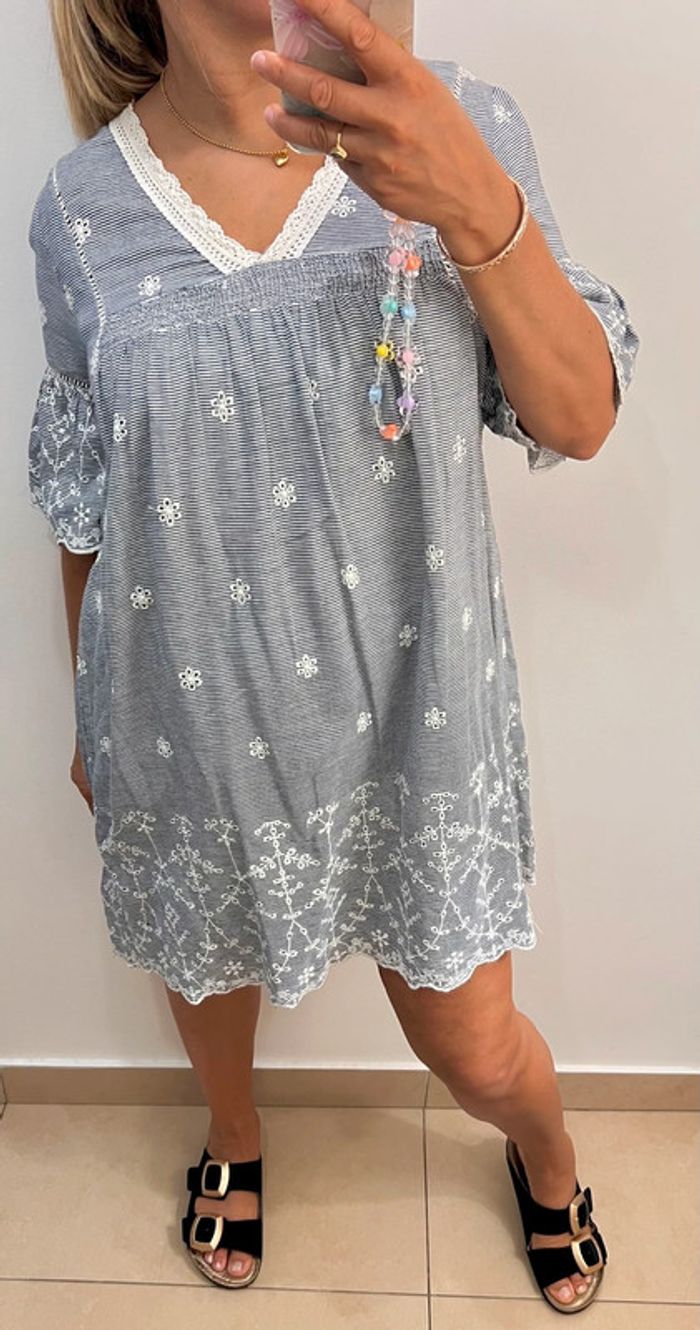 Robe Brodé Courte Zara Taille M - photo numéro 2
