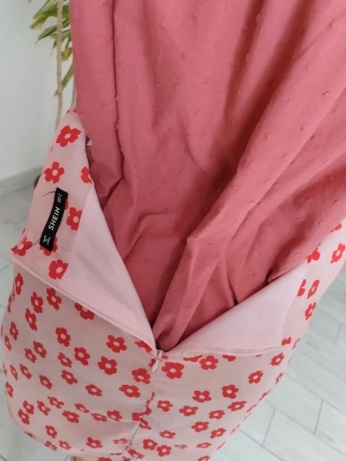 Jupe rose à fleurs rouges 💕 - photo numéro 6