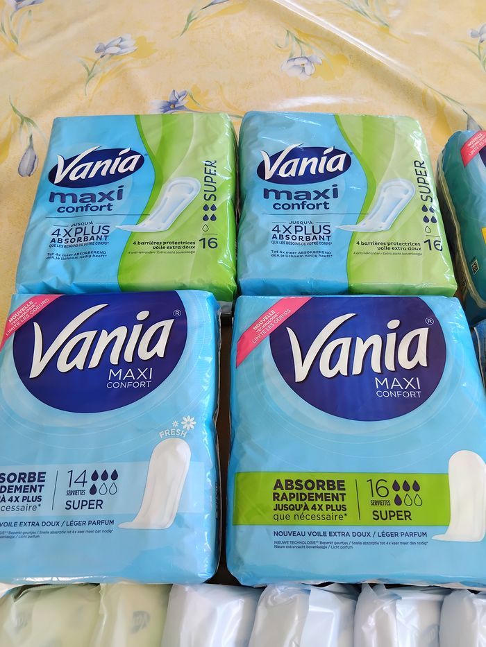 Lot 6 PAQUETS SERVIETTES HYGIENIQUE "VANIA + DOULYS" - photo numéro 2