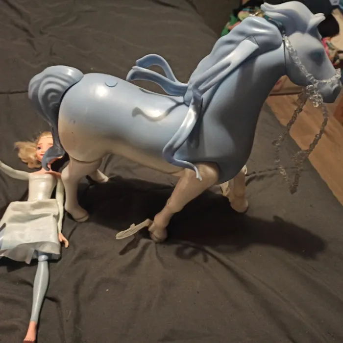 Cheval reine des neiges avec personnage - photo numéro 3