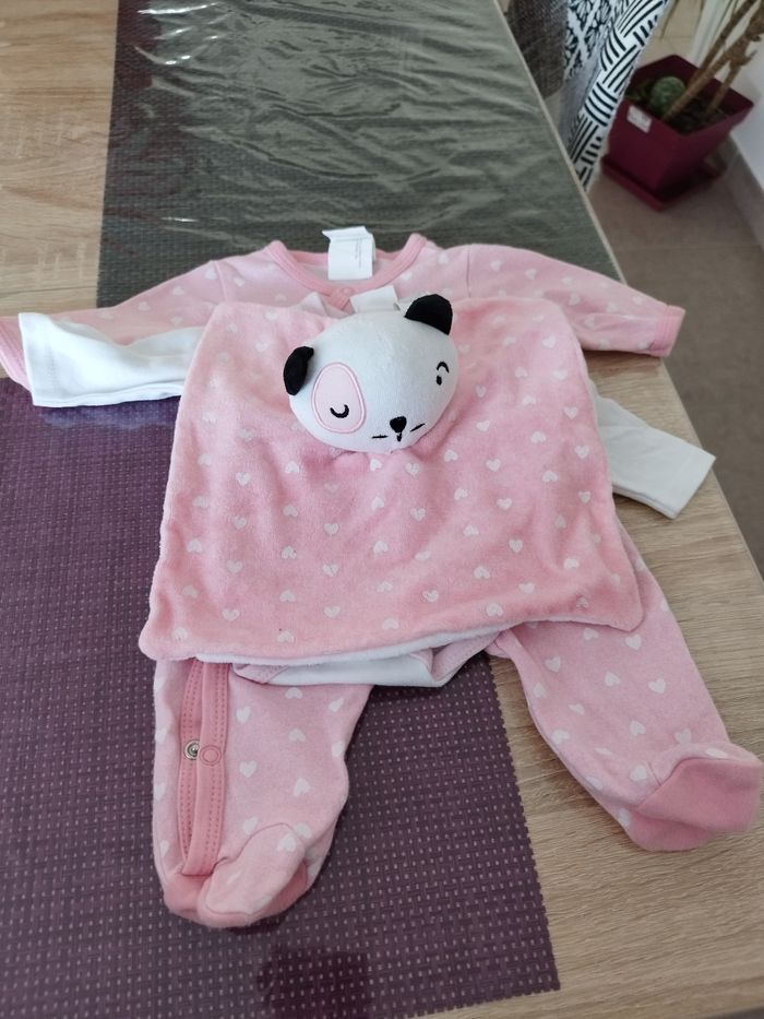 Pyjama et body - photo numéro 7