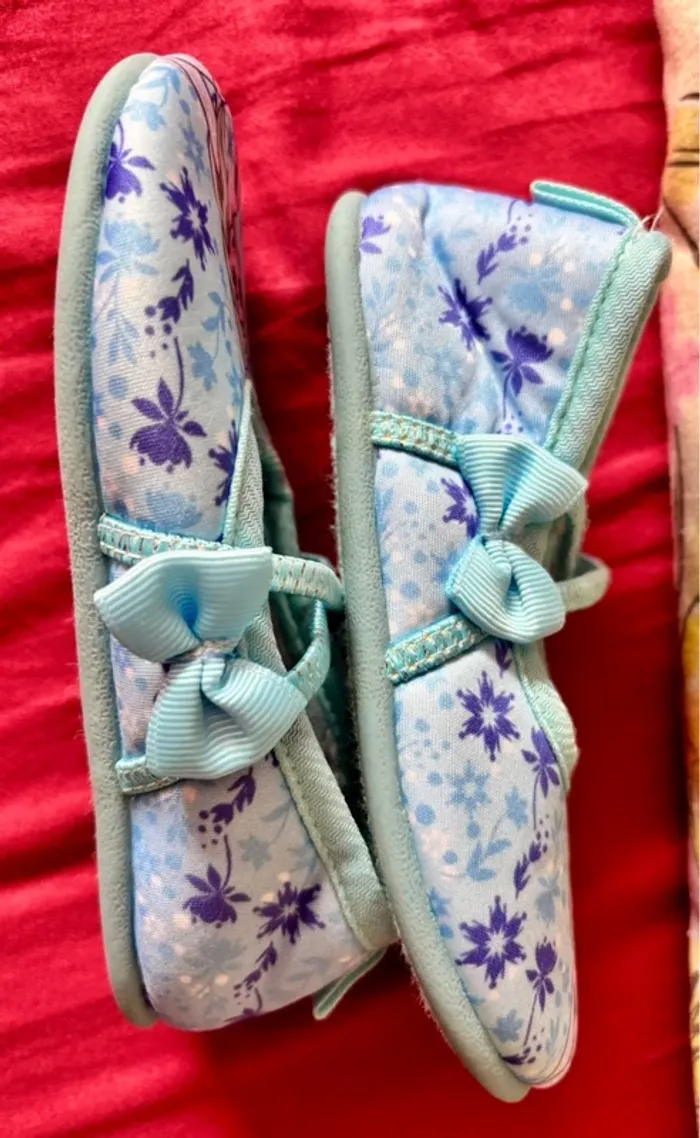 Chaussons ballerines bon état général taille 25 La reine des neiges - photo numéro 3