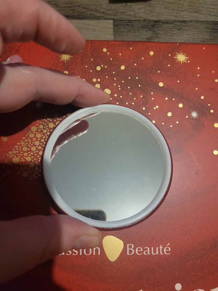 Petit miroir rond rouge Passion Beauté🫧neuf!