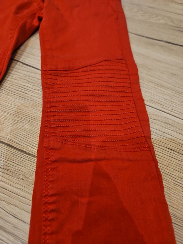 Pantalon rouge 6 ans - photo numéro 2