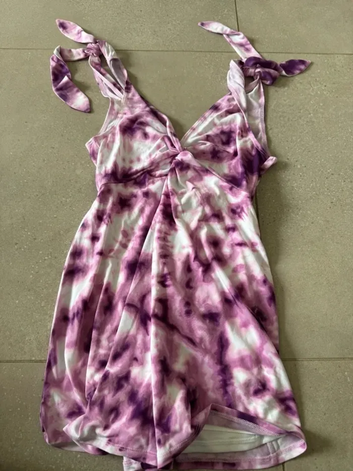 Combi short rose et violet Bcbgeneration, taille XXS, valeur 78$ longueur 75cm - photo numéro 4