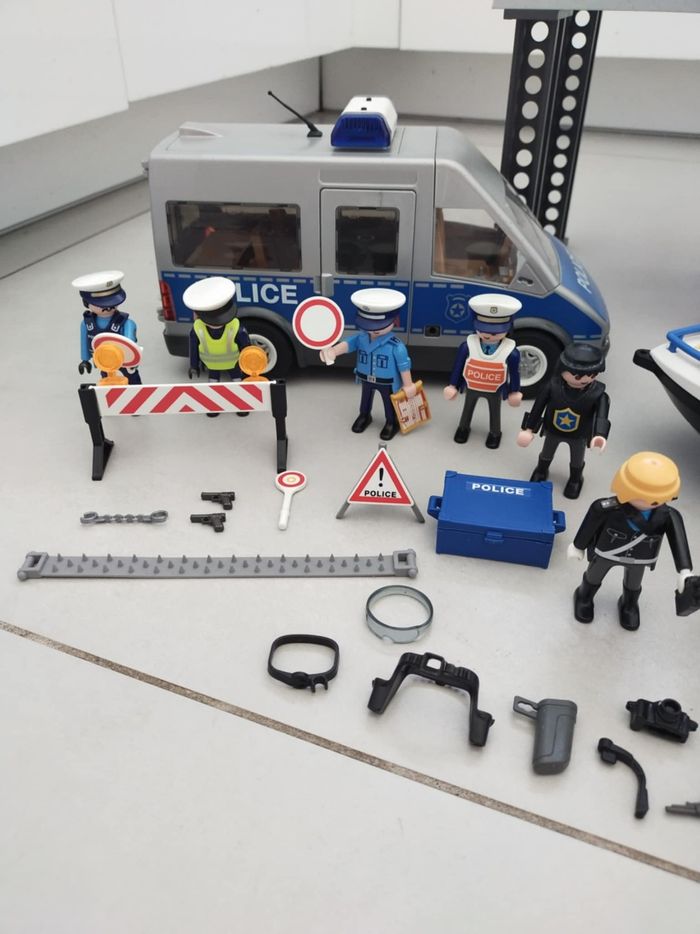 Gros lot playmobil thème police - photo numéro 3