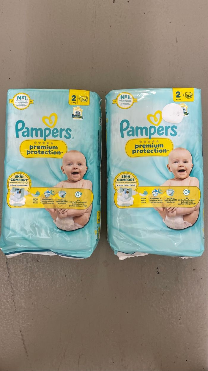 108 couches Pampers Premium Protection Taille 2 (2 lots de 54)