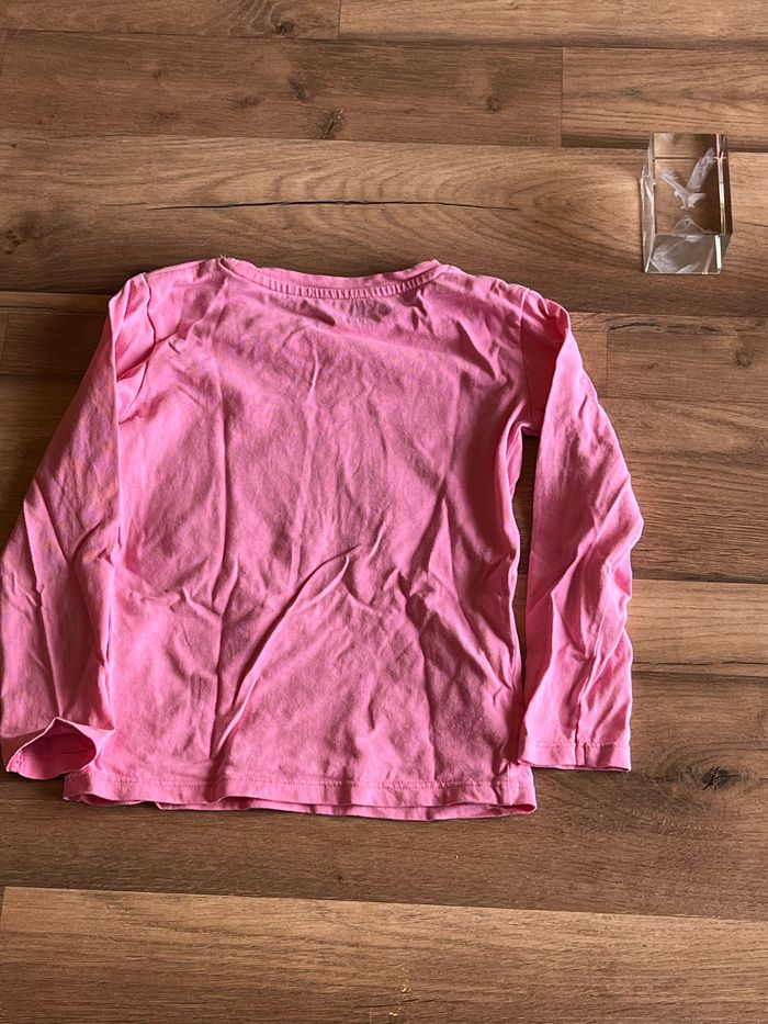 Je vend un haut manche longue fille taille 4 ans très bon état - photo numéro 2