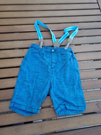 Bermuda et bretelles bleu taille 24 mois