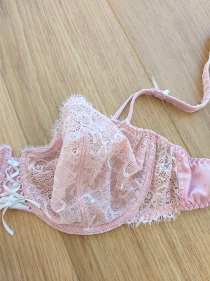 Soutien-gorge en 90D - photo numéro 3