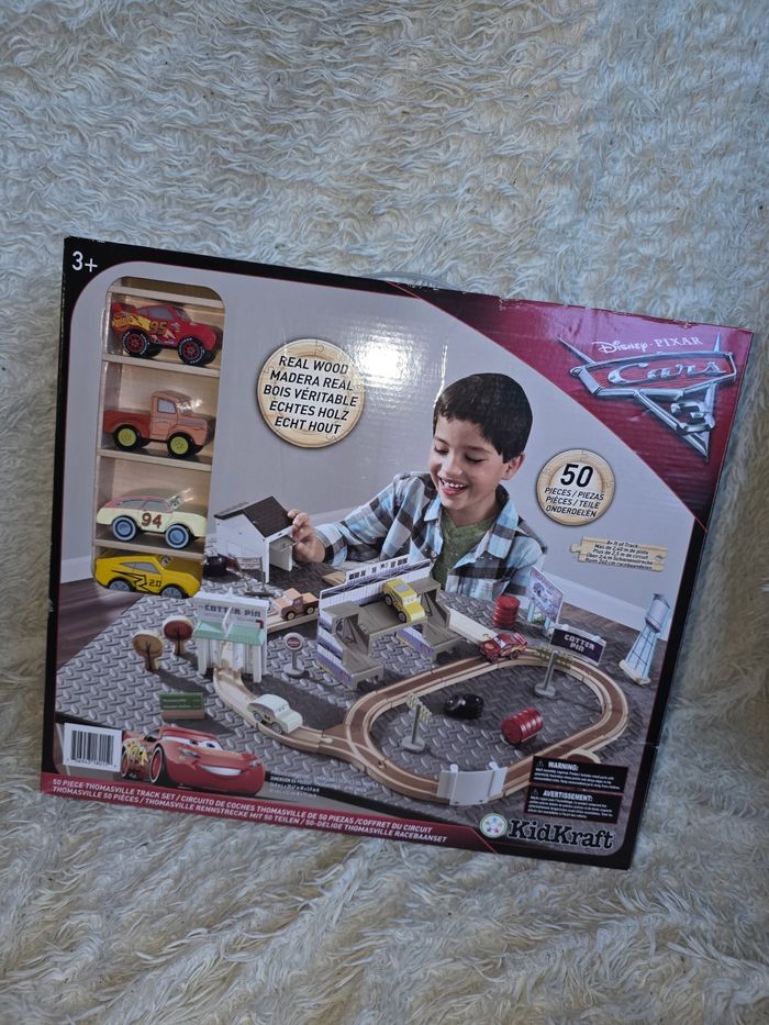 Circuit en bois disney cars avec voiture kidkraft