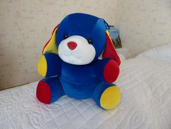Peluche chien multicolore