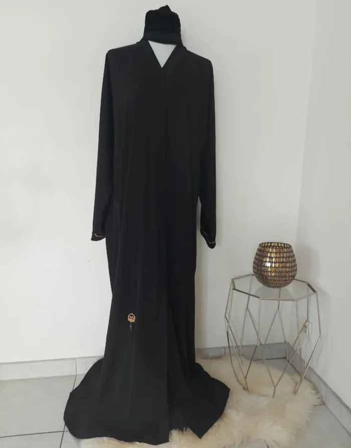 Robe noire zoom 1m50 à 1m55 - photo numéro 9
