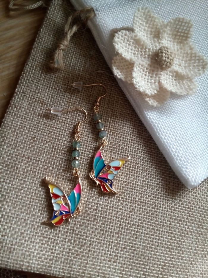 Boucles d'oreilles papillons et pierres d'apatite - photo numéro 2
