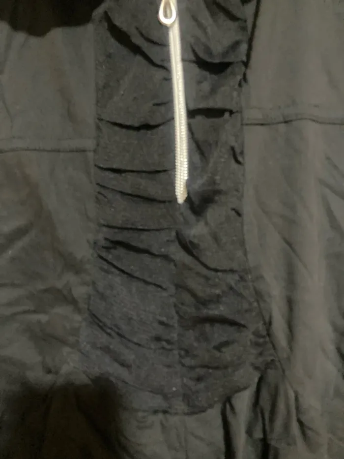 Petite robe noire Taille 1, Col Claudine Froncé, Zip Visible, Poches, Effet Bouffant - photo numéro 2