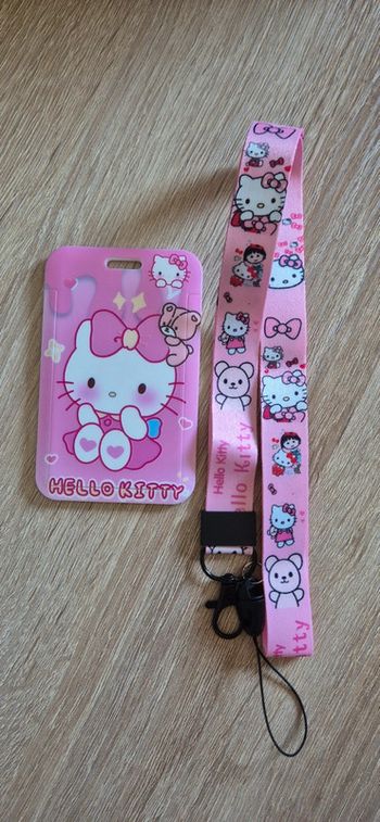 Porte carte d'identité Hello kitty avec lanière fantaisie.