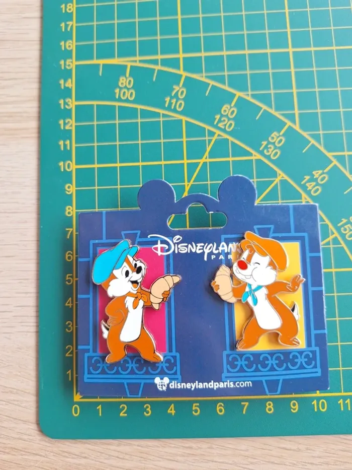 Pins Disneyland Paris – Tic et Tac avec croissant (set de 2) - photo numéro 3