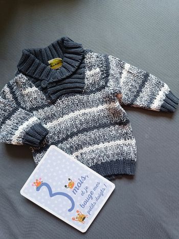 Pull bleu gris 🦕 Taille 3 mois