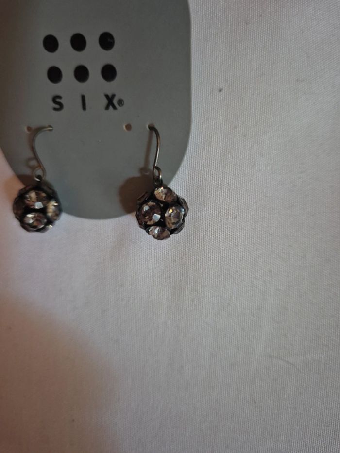 Petites boucles à facette strass oreilles percées neuves Six - photo numéro 3