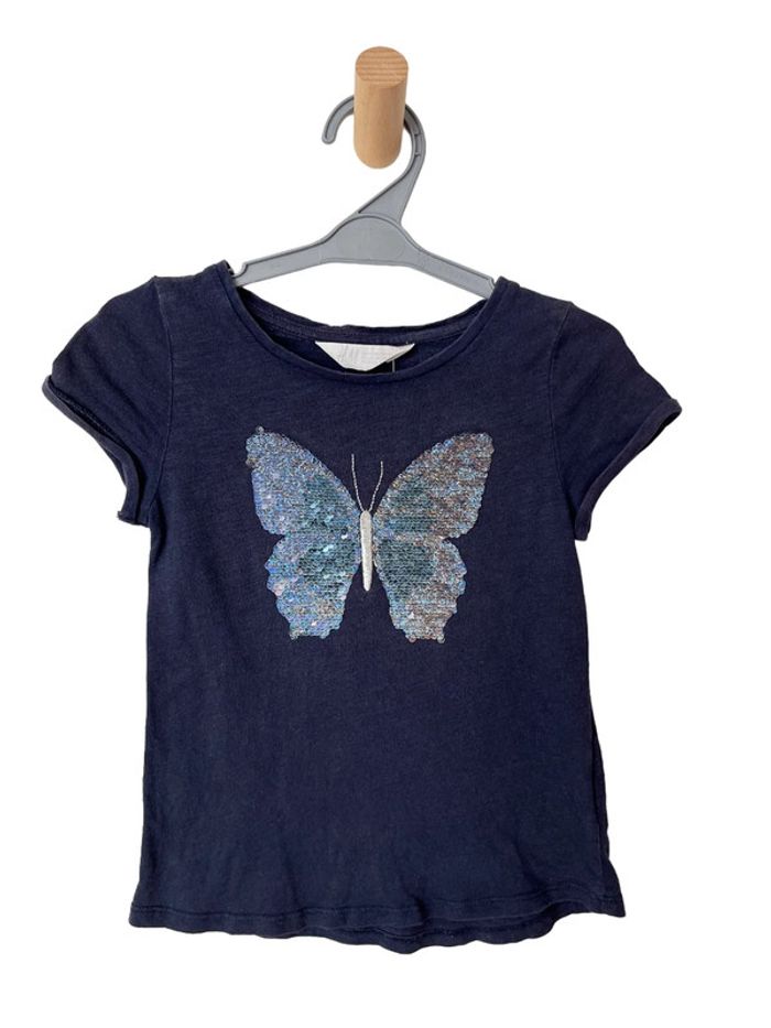 T-shirt gris foncé (papillon en sequins) - H&M 4-6 ans (110-116cm)