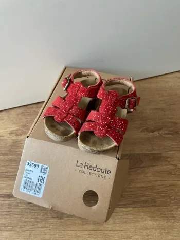 Sandales rouges pois doré 23