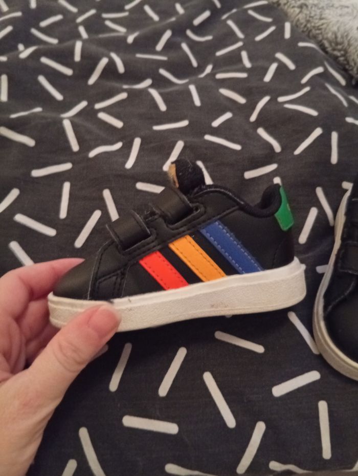 Basket adidas taille 19 - photo numéro 2