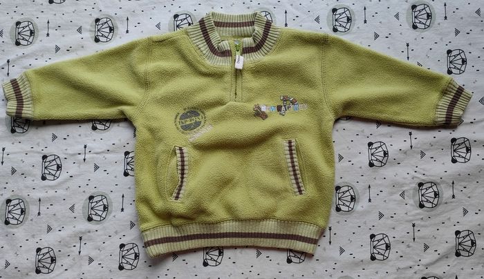 Pull polaire taille 6 mois