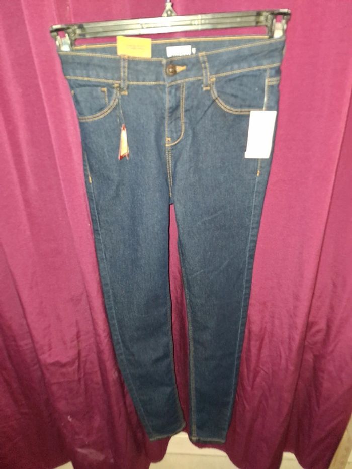 Jean neuf - photo numéro 1