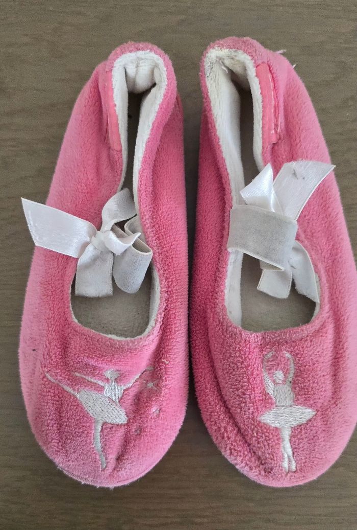 Chaussons isotoner taile 29 en très bon état