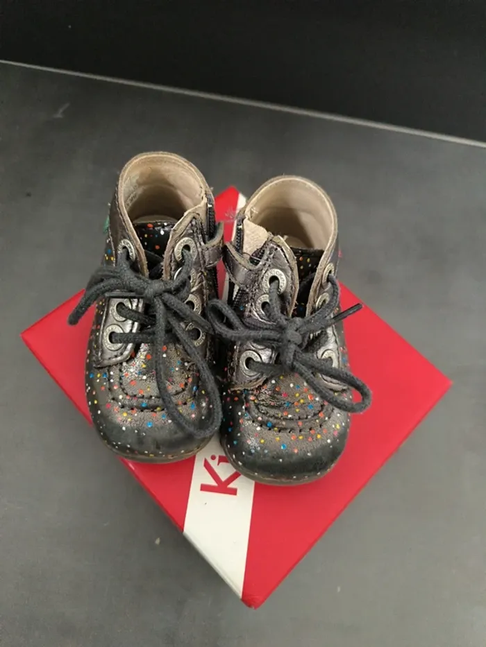 Chaussures Kickers fille. Pointure 19 - photo numéro 2