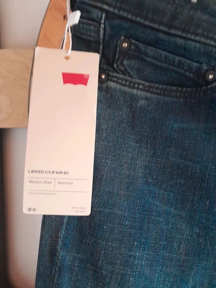 Jeans levi's neuf taille 34 - photo numéro 2