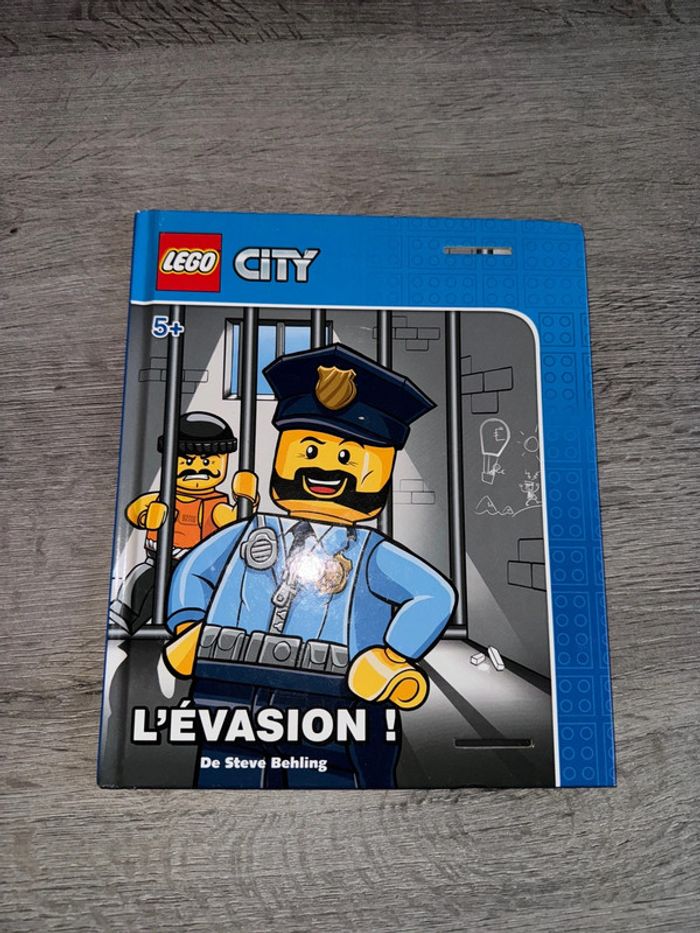 Livre lego city l'évasion de Stéve behling
