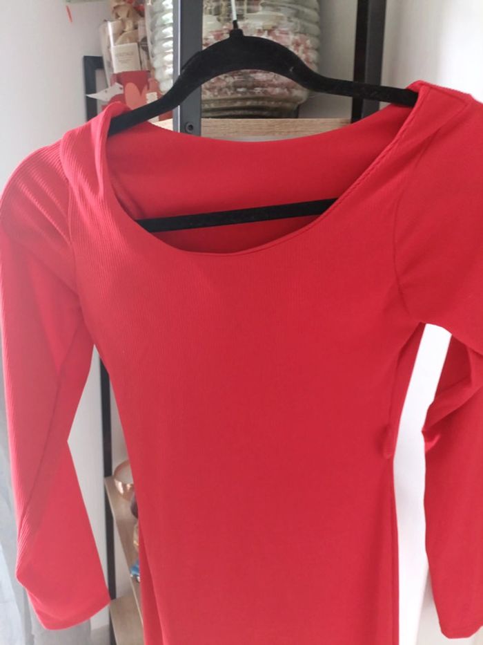 Robe rouge moulante manches longues et fente de coté – Taille S - Très bon état - photo numéro 3
