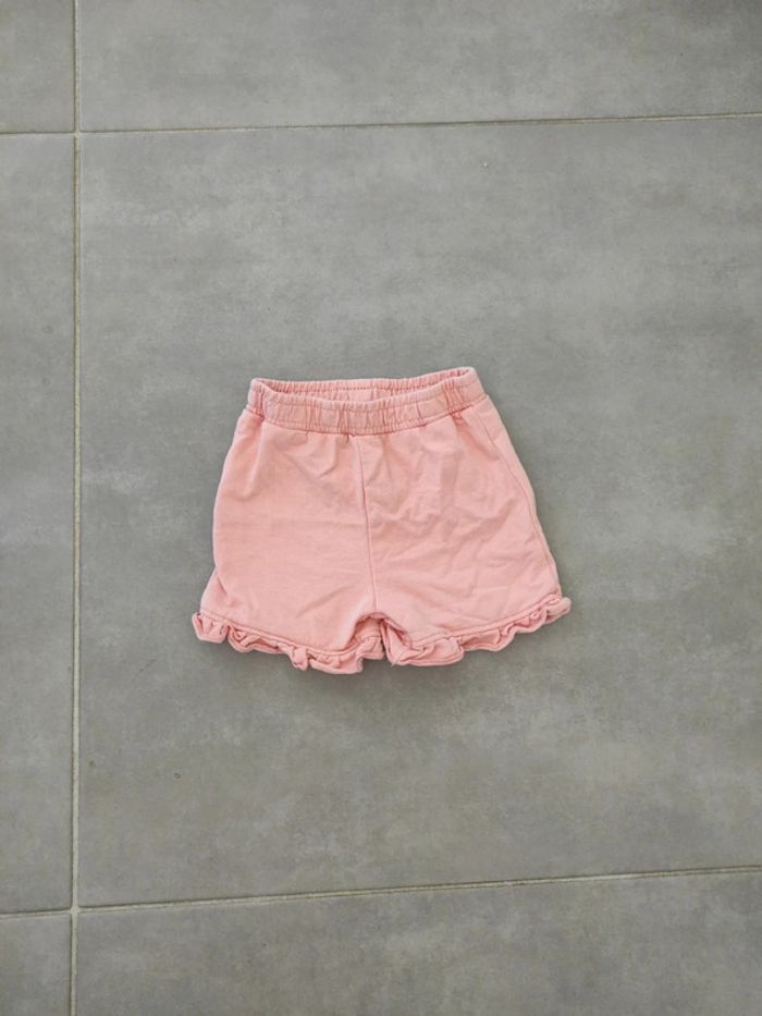 Short 9 mois jamais porté - photo numéro 3