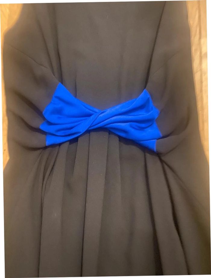 Robe noire avec un noeud bleu Paule Ka - photo numéro 3