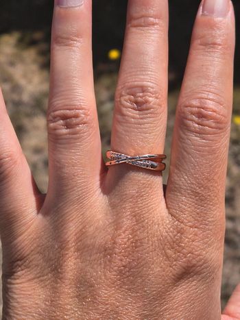 Jolie bague en acier or rose ajustable