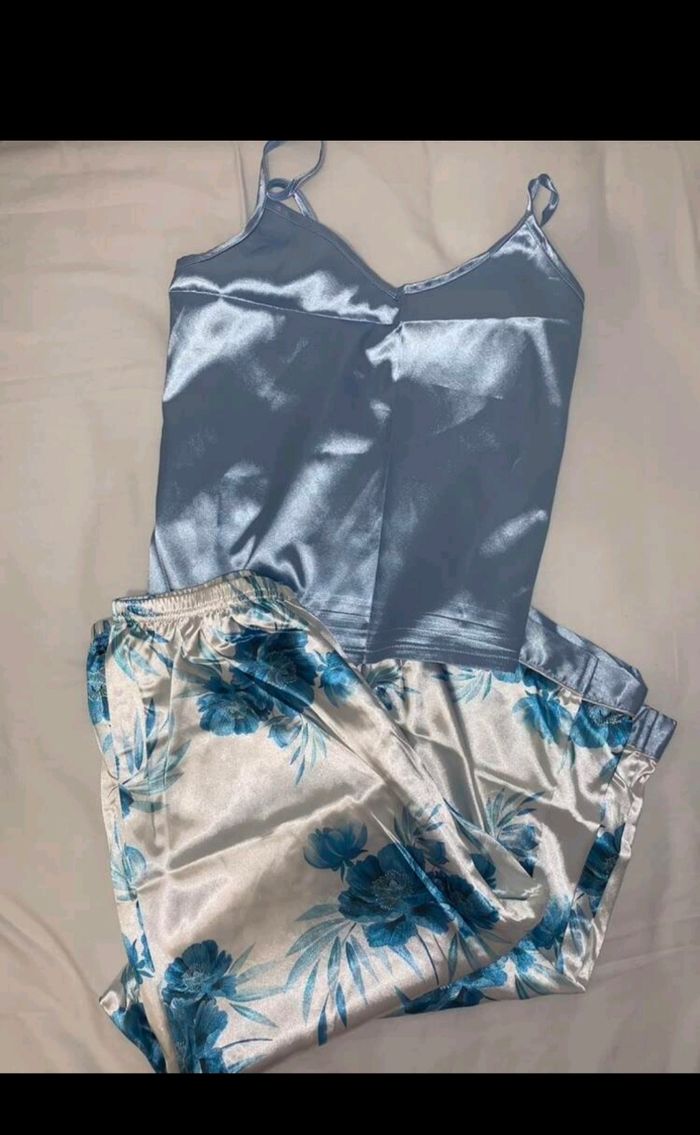 Pyjama en satin pour femme - photo numéro 4