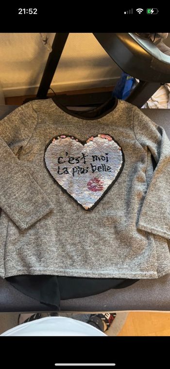 Pull avec voile a l’arrière