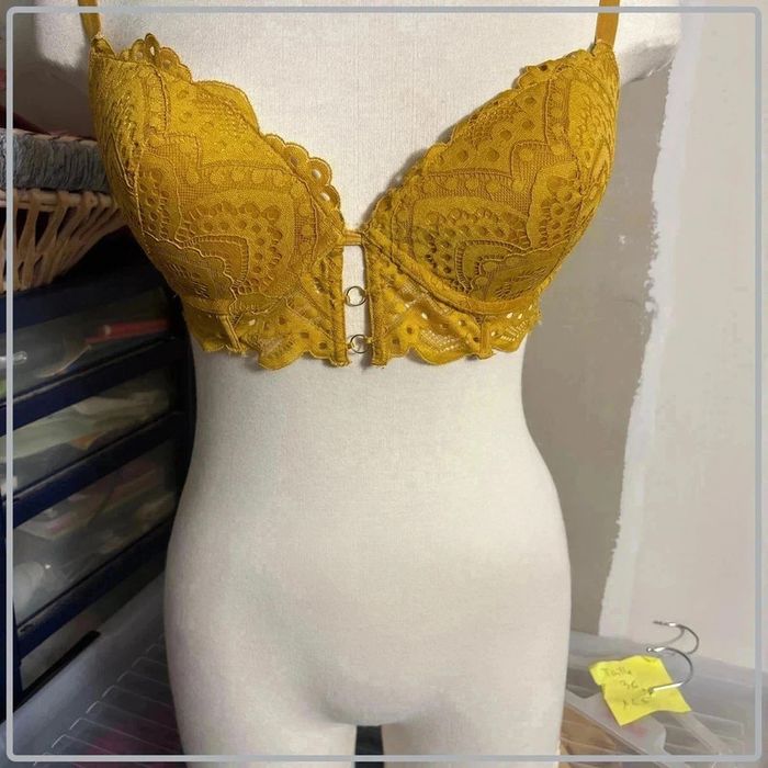 Très jolie soutient gorge rembourré taille 95d marque gemo