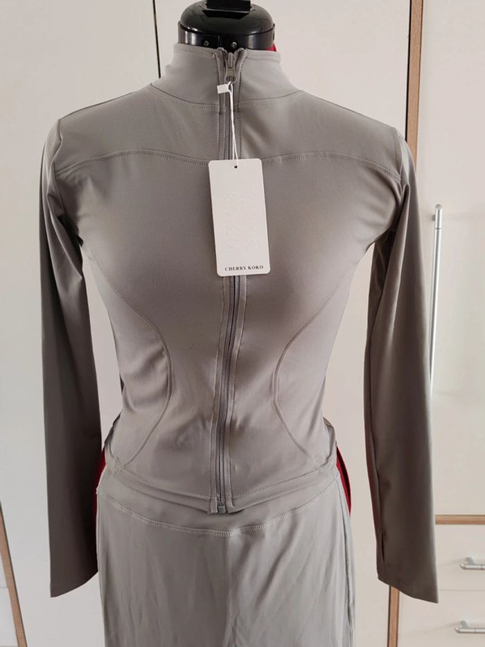 Ensemble sport femme - photo numéro 2