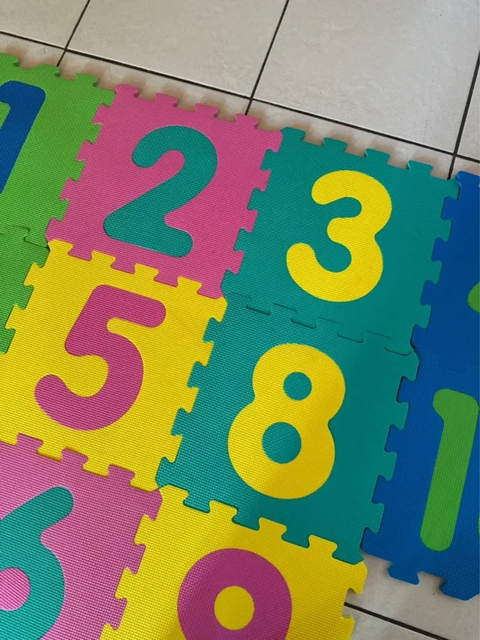 Lot de 10 dalles en mousse puzzle enfants – Chiffres de 1 à 10 – Très bon état - photo numéro 4