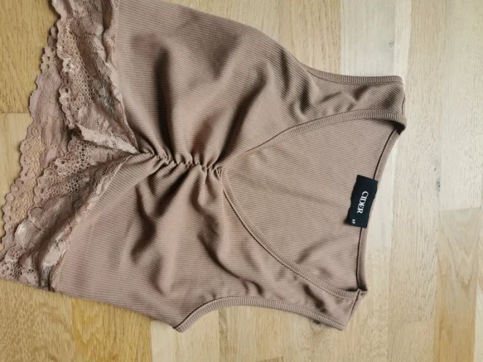 Top beige marron avec dentelle - photo numéro 3