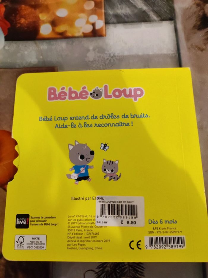 Livre Bébé loup Qui fait ce bruit ? - photo numéro 2
