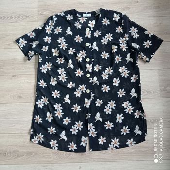 Blouse noire à fleurs beige t54